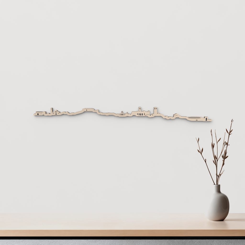 Silueta skyline de Brihuega en madera natural para decoración mural.