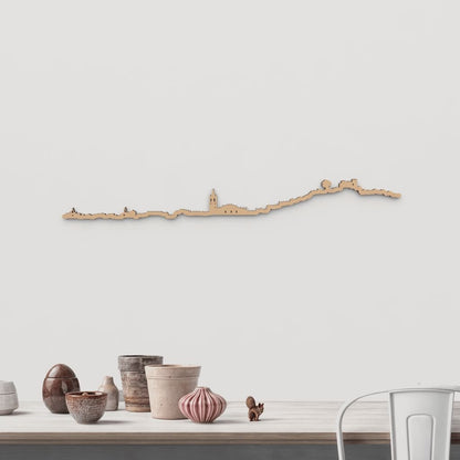 Skyline Cortegana de madera marrón para decoración de pared.