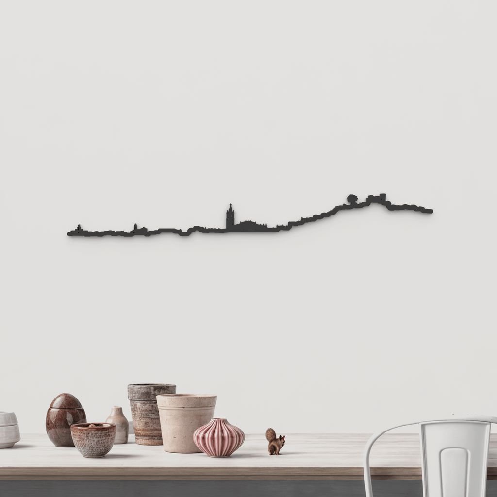 Skyline Cortegana de madera negra, silueta decorativa de pared.