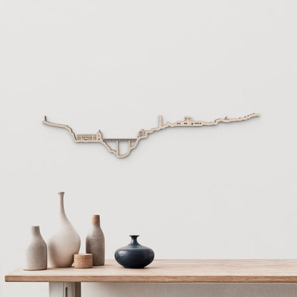 Silueta skyline de Cuenca en madera natural para decoración de interiores.