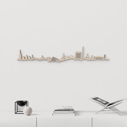 Silueta del skyline de Dublín en madera natural, ideal para ambientes nórdicos.