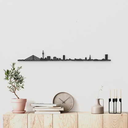 Skyline Düsseldorf de madera negra, silueta decorativa de pared.