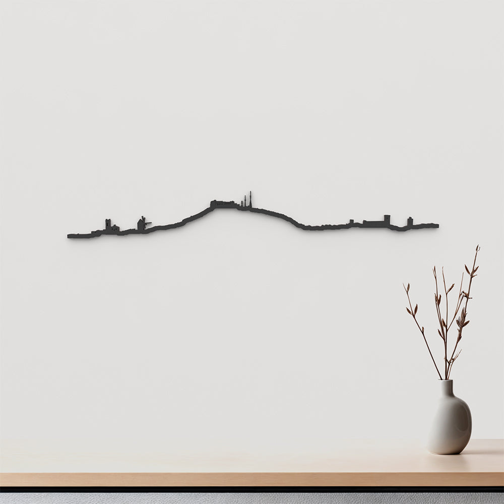 Skyline El Toro Menorca de madera negra, silueta decorativa de pared.