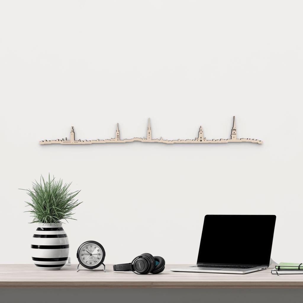 Silueta skyline de Estocolmo en madera de abedul natural para decoración mural.