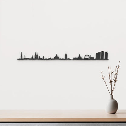 Skyline Helsinki de madera negra, silueta decorativa de pared.