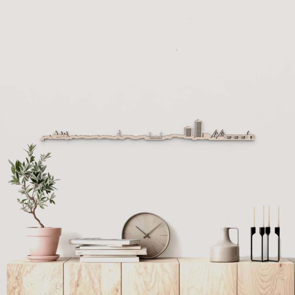 Skyline Huelva en madera natural para decoración mural.