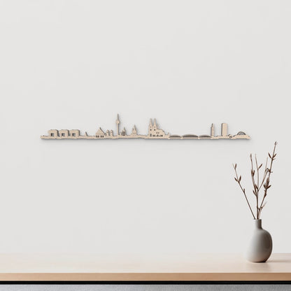Silueta skyline de Köln en madera de abedul natural para decoración mural.