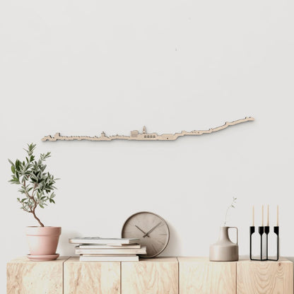 Skyline Málaga en madera natural para decoración mural.