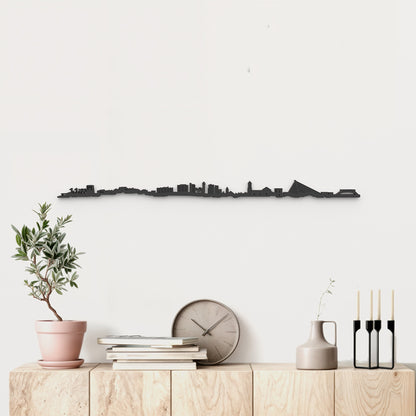 Skyline Marbella de madera negra, silueta decorativa de pared.
