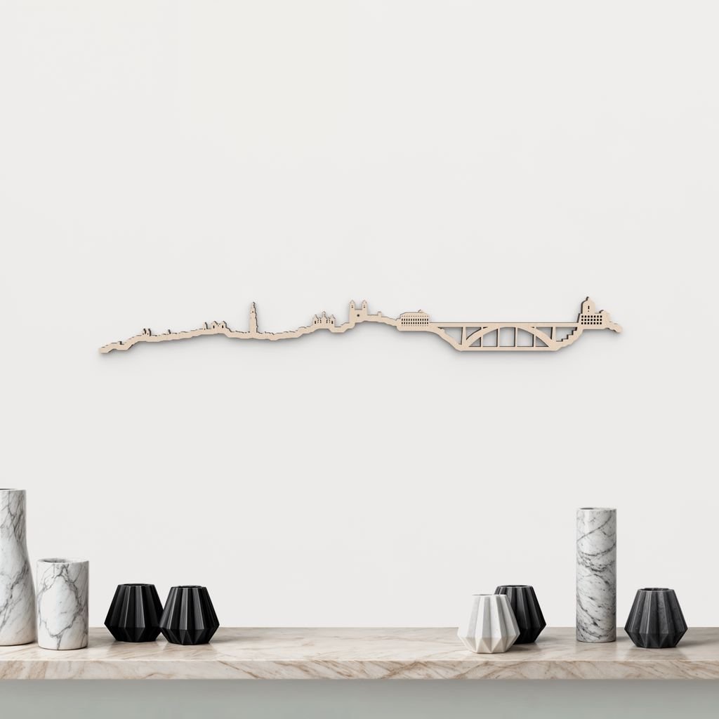 Skyline Oporto en madera natural para decoración mural.