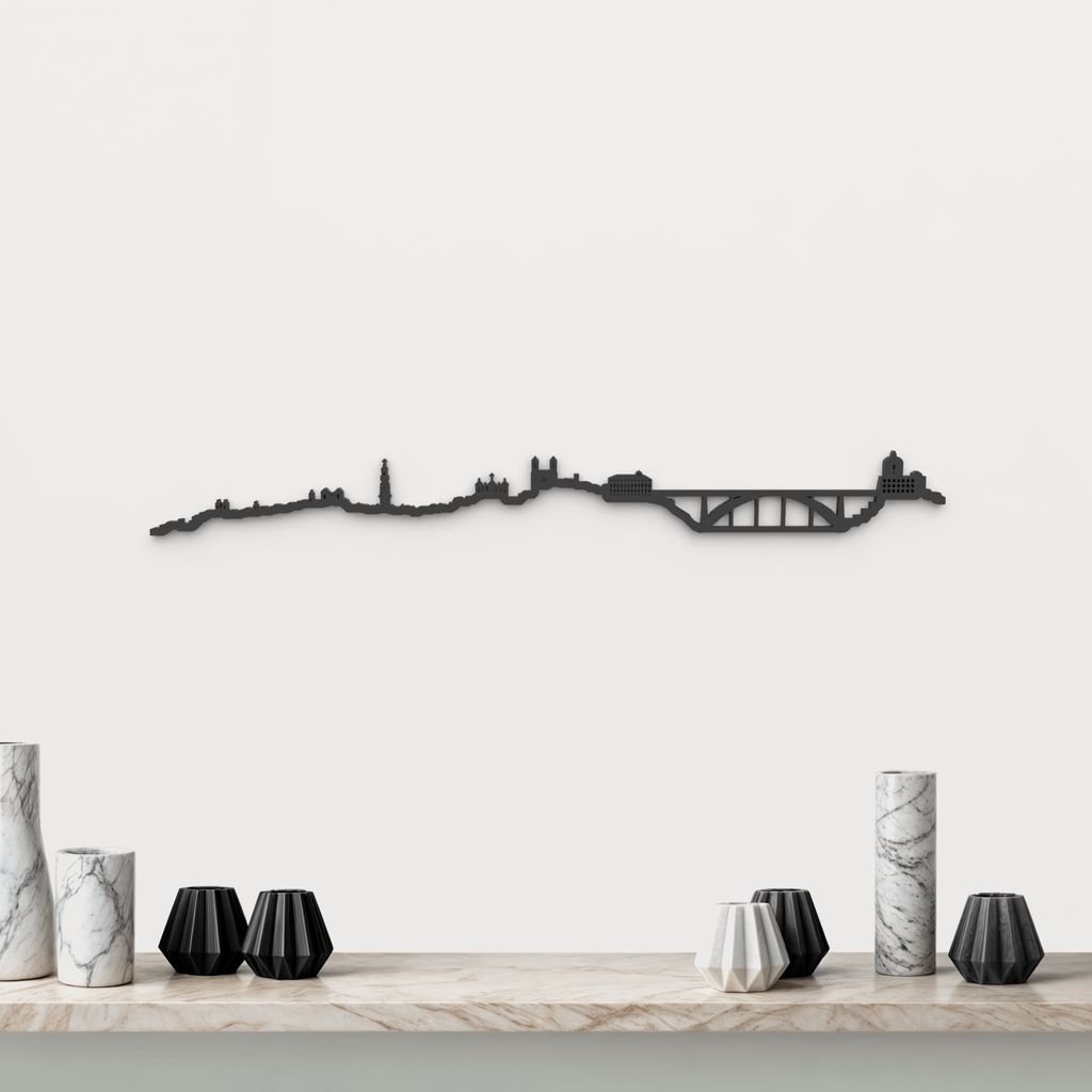 Skyline Oporto de madera negra, silueta decorativa de pared.