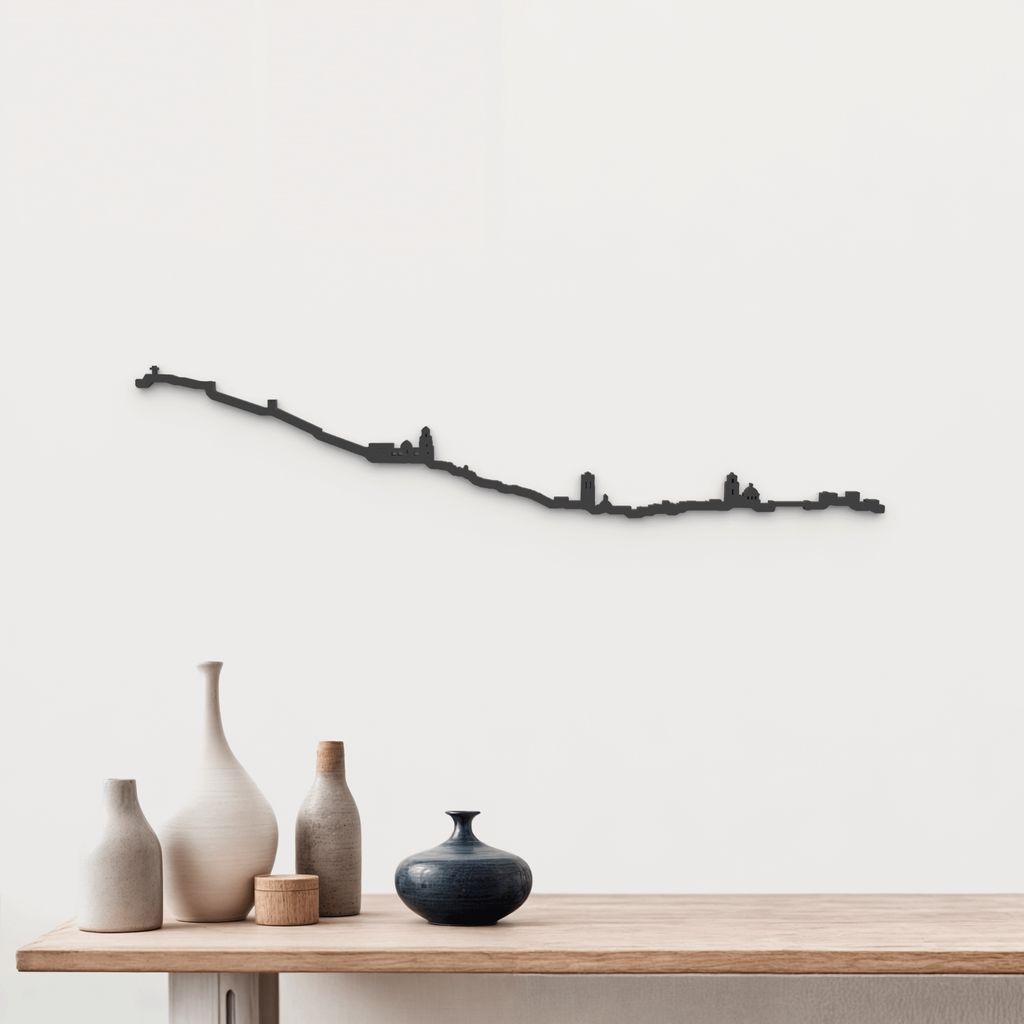 Skyline Orihuela de madera negra, silueta decorativa de pared.