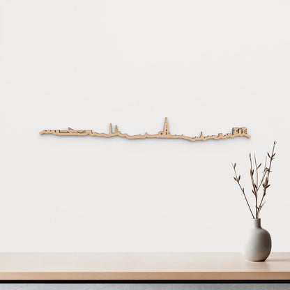 Skyline Oviedo de madera marrón para decoración de pared.