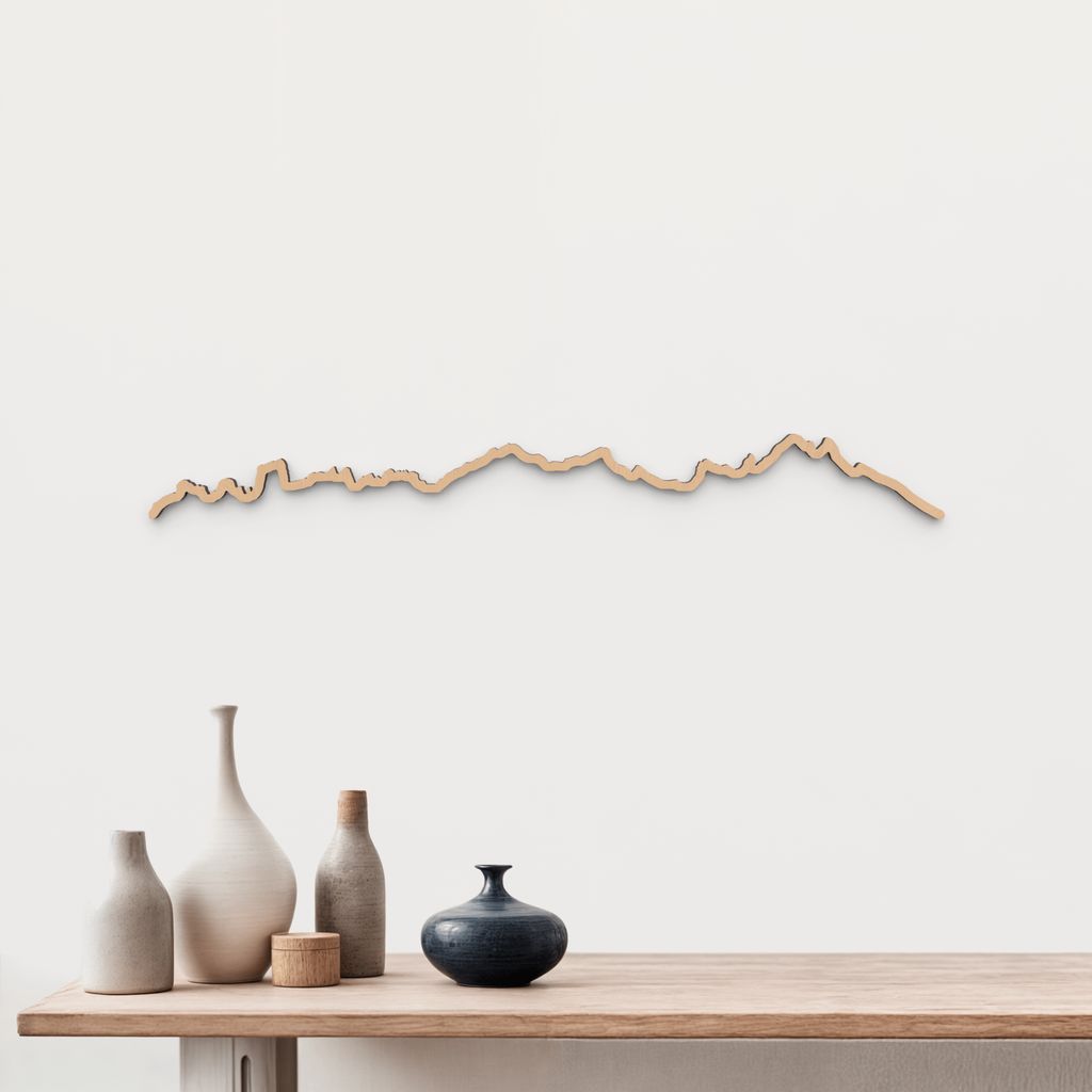 Skyline Picos de Europa de madera marrón para decoración de pared.