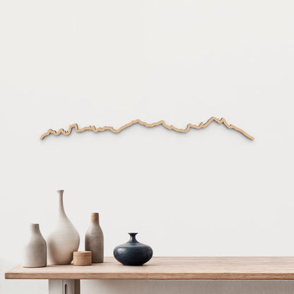 Skyline Picos de Europa de madera marrón para decoración de pared.