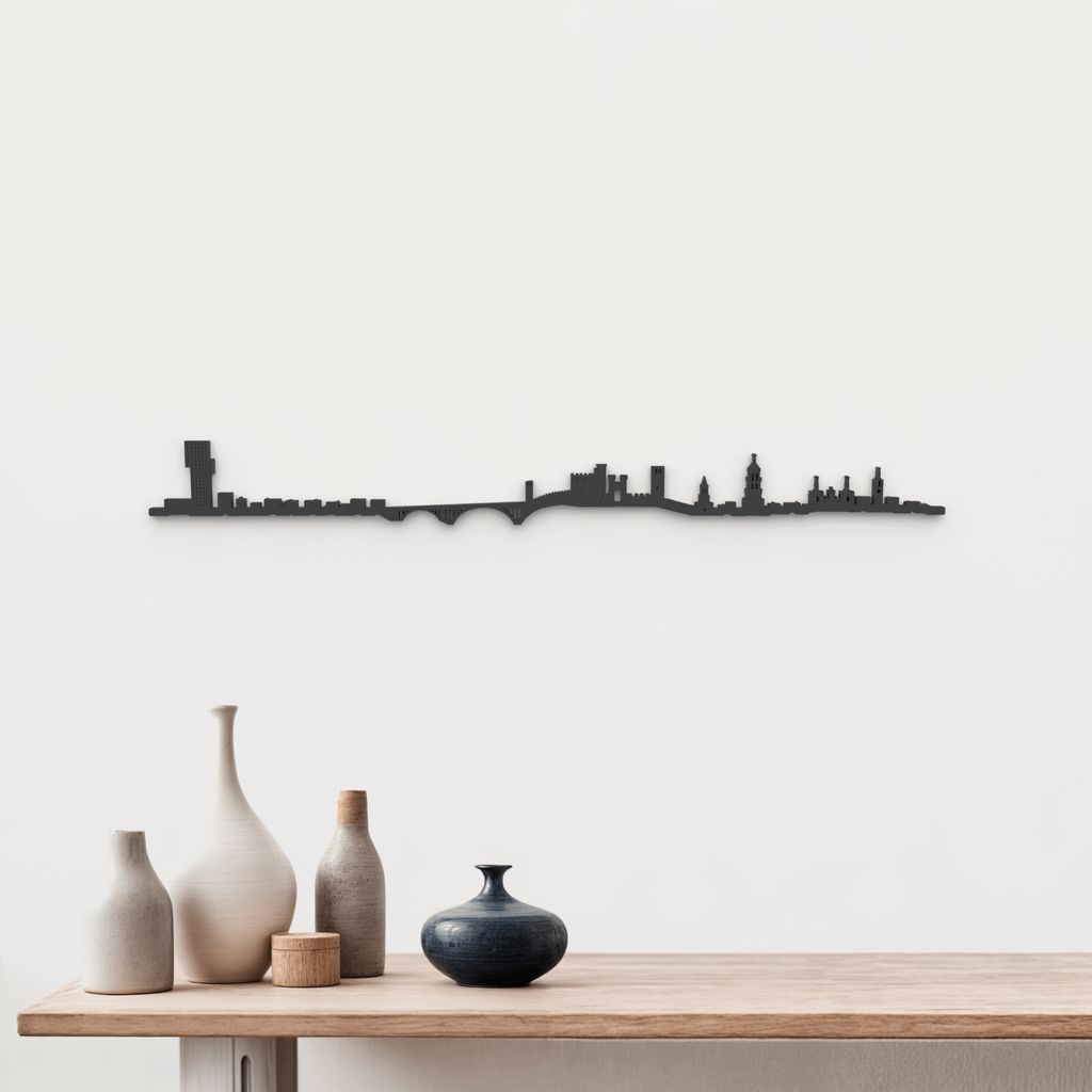Skyline Ponferrada de madera negra, silueta decorativa de pared.