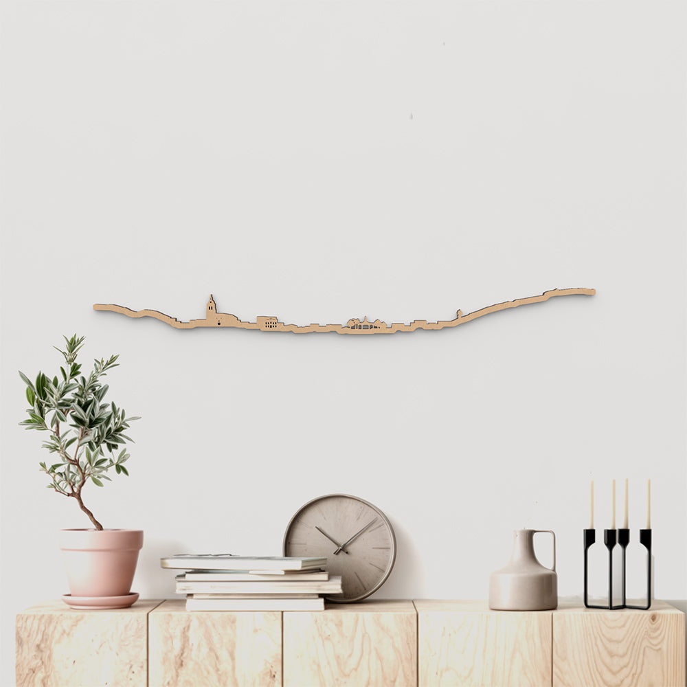 Skyline Puertollano de madera marrón para decoración de pared.