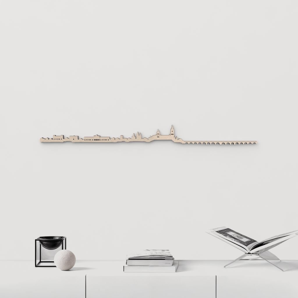 Silueta skyline de Salamanca en madera natural para decoración mural.