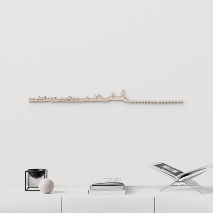 Silueta skyline de Salamanca en madera natural para decoración mural.
