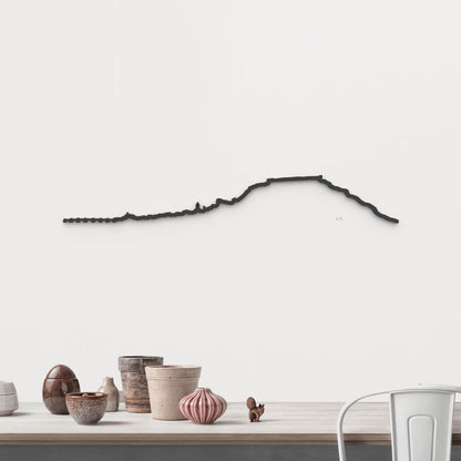 Skyline San Esteban de Gormaz de madera negra, silueta decorativa de pared.