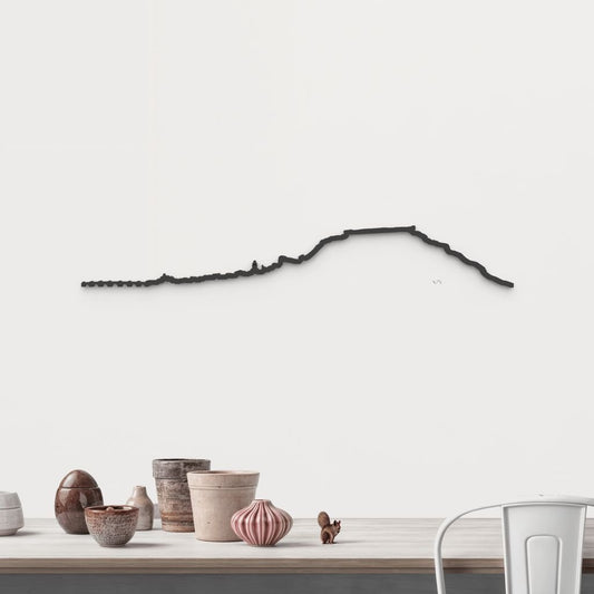 Skyline San Esteban de Gormaz de madera negra, silueta decorativa de pared.