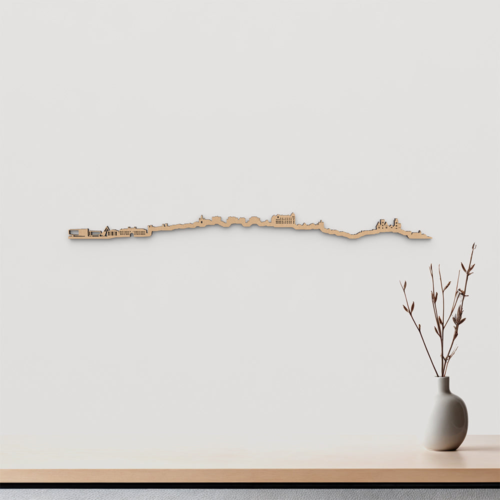 Skyline Santander de madera marrón para decoración de pared.