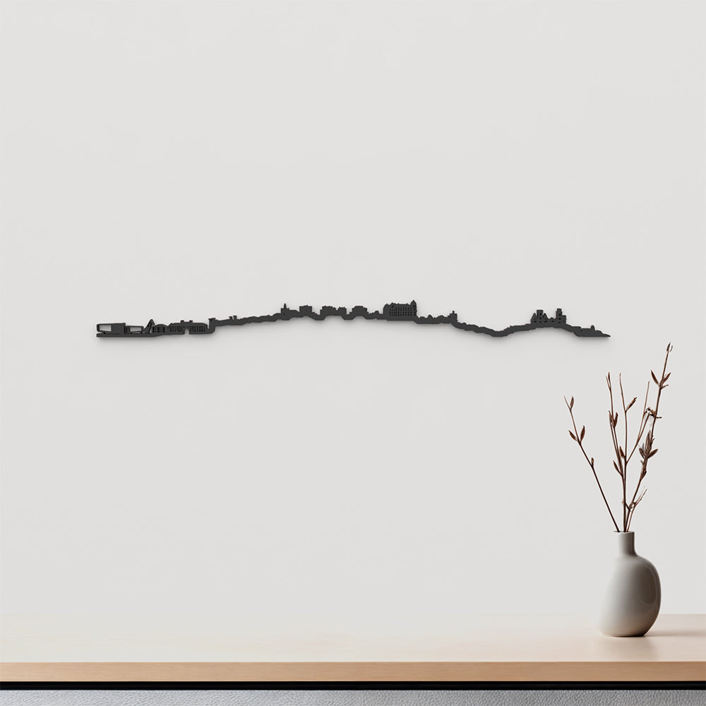 Skyline Santander de madera negra, silueta decorativa de pared.