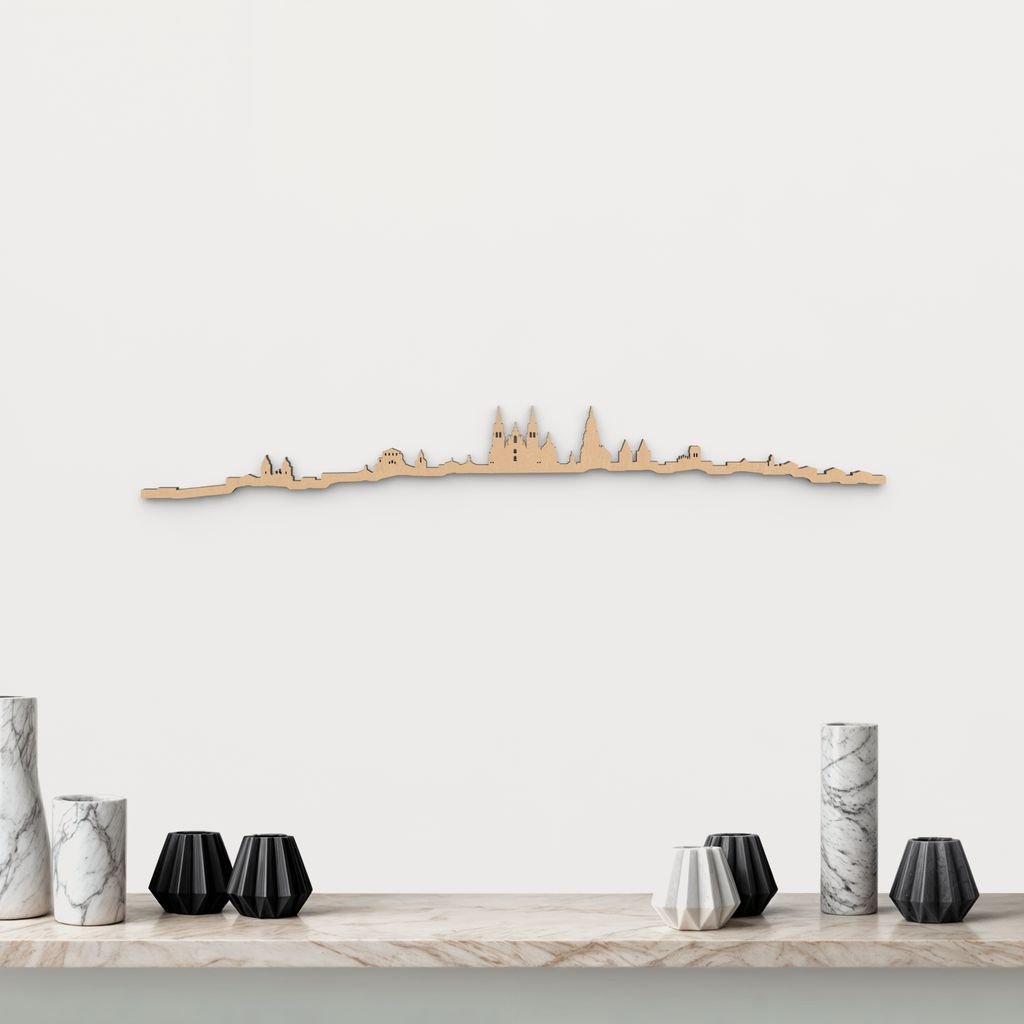 Skyline Santiago de Compostela de madera marrón para decoración de pared.