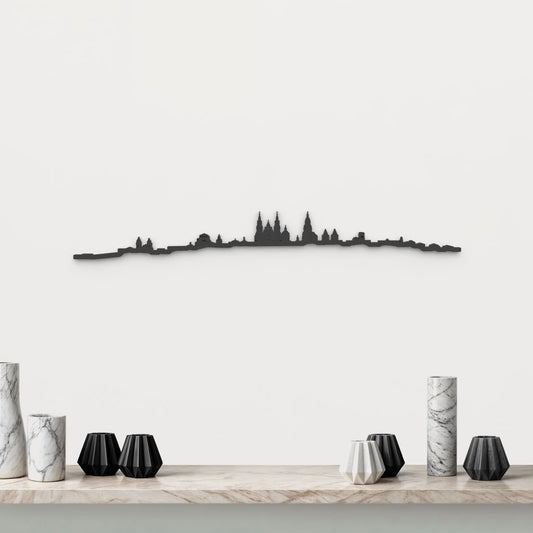 Skyline Santiago de Compostela de madera negra, silueta decorativa de pared.