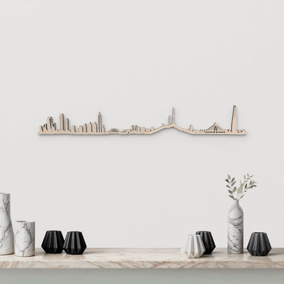 Silueta skyline de Seoul en madera natural para decoración mural.