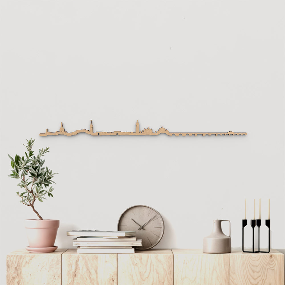 Skyline Talavera de la Reina de madera marrón para decoración de pared.