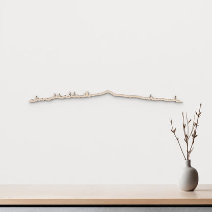 Silueta skyline de Vigo en madera de abedul natural para decoración mural.