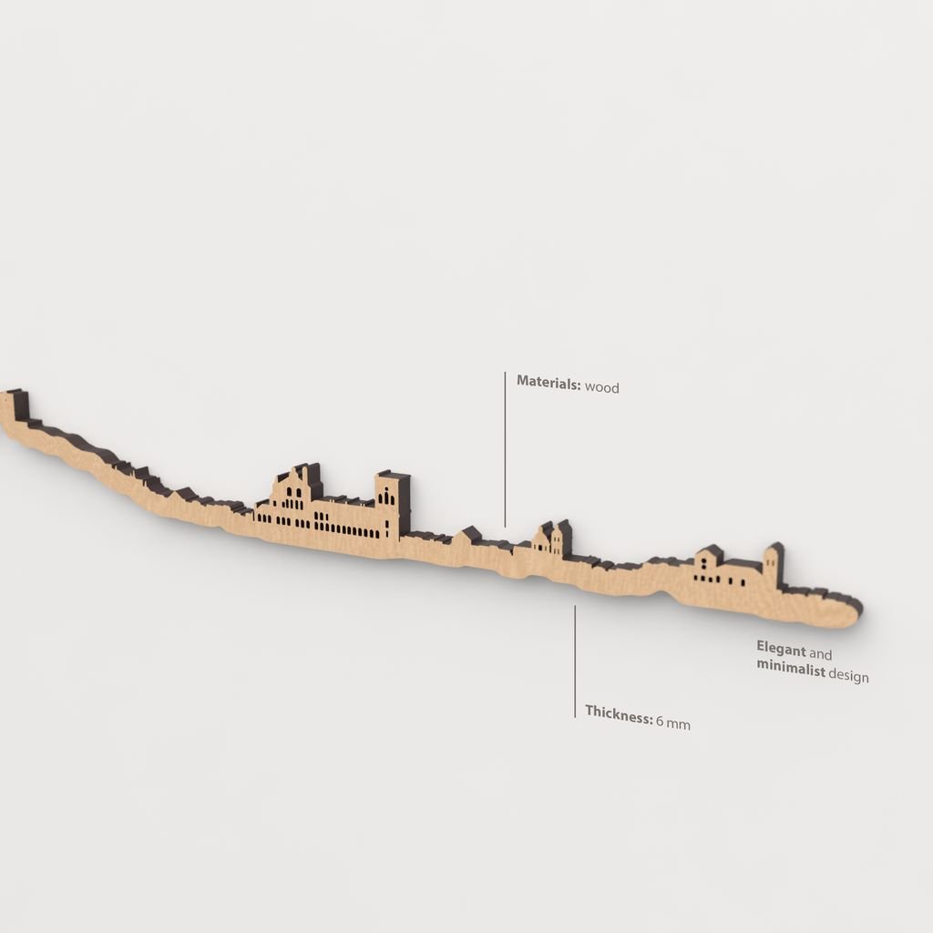Vista en perspectiva de la silueta del skyline de Granada en madera marrón.