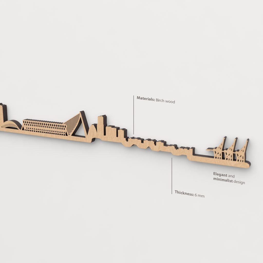Vista en perspectiva de la silueta del skyline de Valencia en madera marrón.