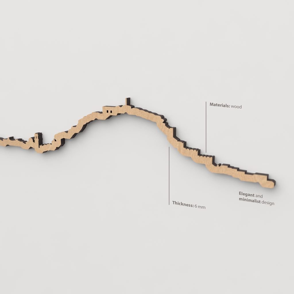 Textura de la madera marrón en la silueta skyline de Dénia vista de cerca.