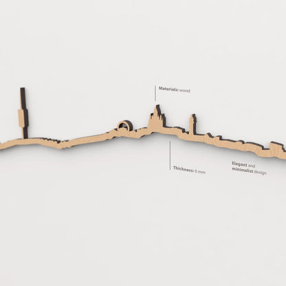 Textura de la madera marrón en el skyline Barcelona Collserola.