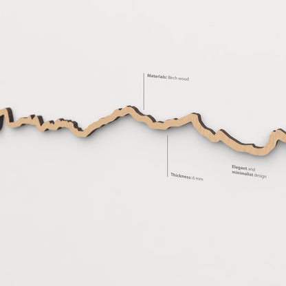 Textura de la madera marrón en el skyline Picos de Europa.