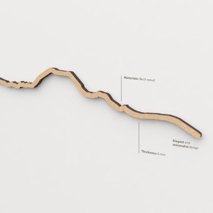 Textura de la madera marrón en el skyline Pirineos.