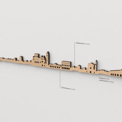 Vista en perspectiva de la silueta del skyline de Castelló en madera marrón.