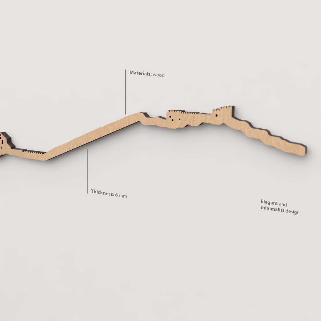 Vista en perspectiva de la silueta del skyline de Cihuela en madera marrón.