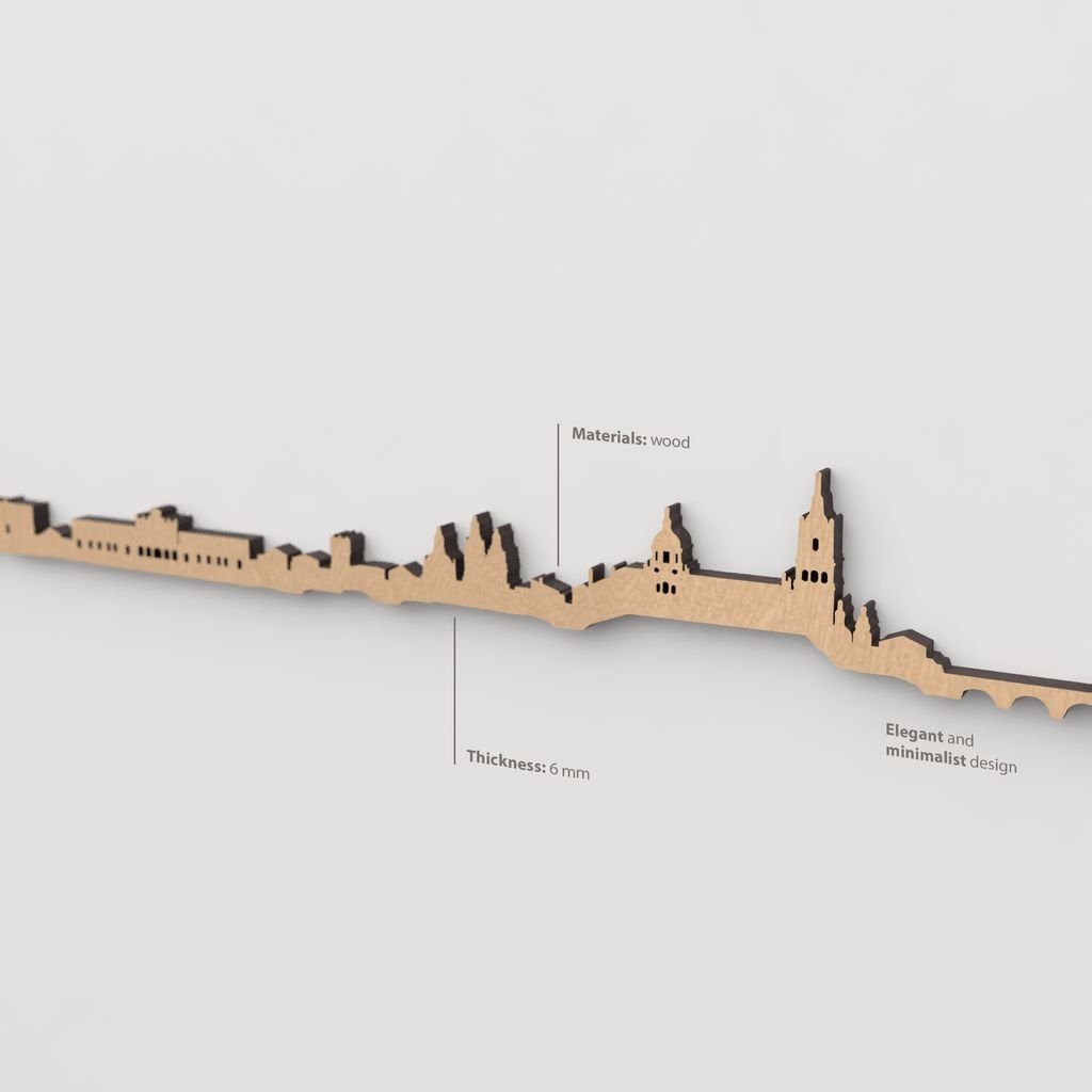 Vista en perspectiva de la silueta del skyline de Salamanca en madera marrón.