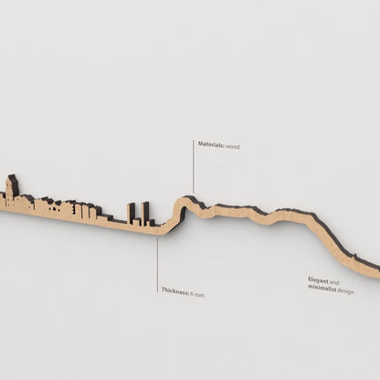 Perspectiva de la silueta de Algeciras en madera marrón.