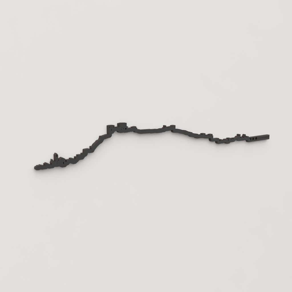 Vista en perspectiva de la silueta del skyline de Almería en madera negra.