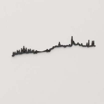 Perspectiva lateral del skyline Budapest en madera negra.