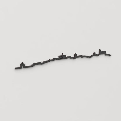 Vista en perspectiva del skyline de Covaleda en madera negra.