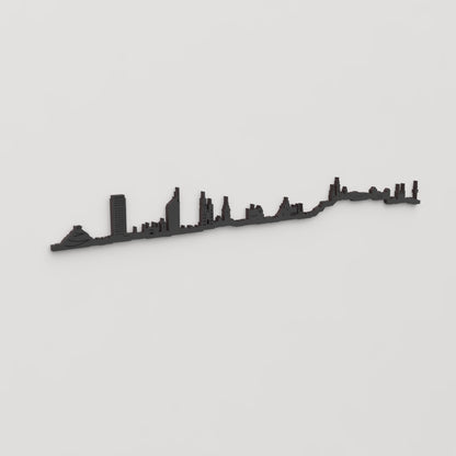 Skyline Cracovia en perspectiva lateral de madera negra.