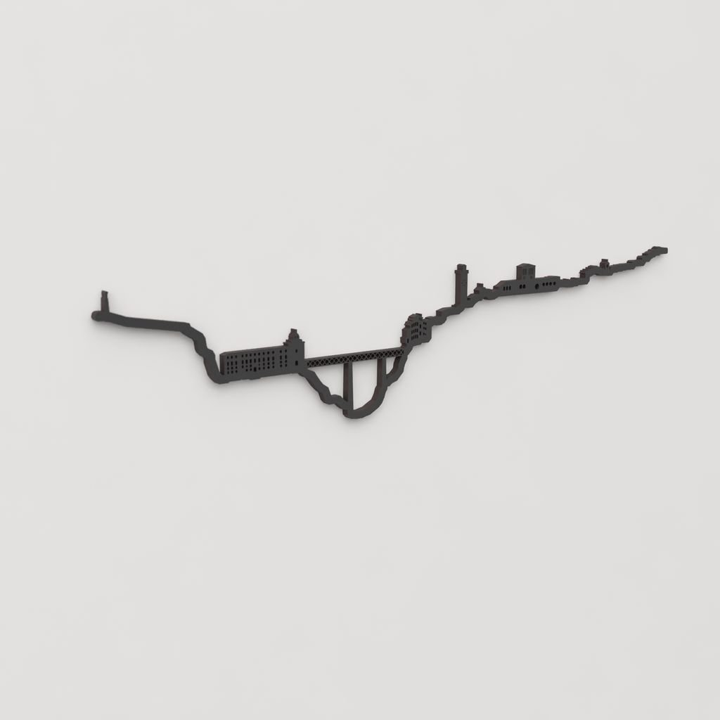 Vista en perspectiva del skyline de Cuenca en madera negra.