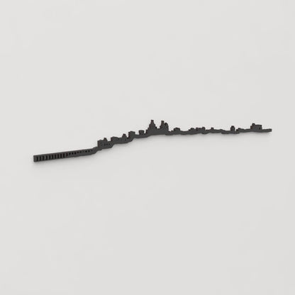 Perspectiva lateral del skyline Évora en madera negra.