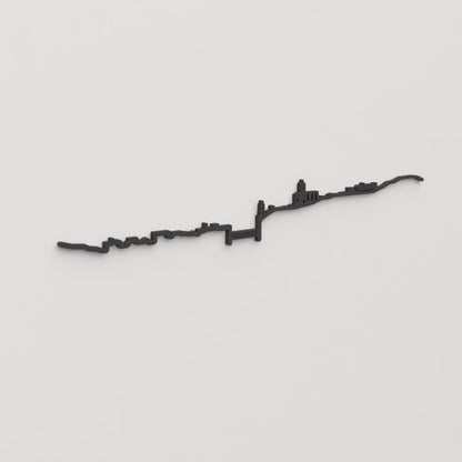 Perspectiva lateral del skyline Girona en madera negra.