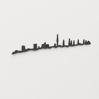 Vista en perspectiva de la silueta del skyline de Hamburgo en madera negra.